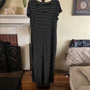 Nina Leonard Black and White Sheath Maxi Dress